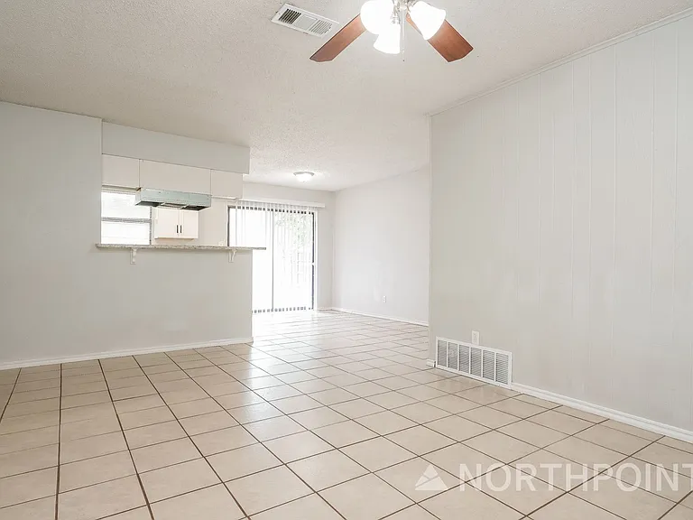 803 Lisa Ln — Photo 3