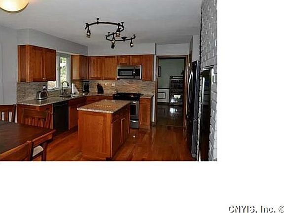 4th image of 7484 Northfield Ln