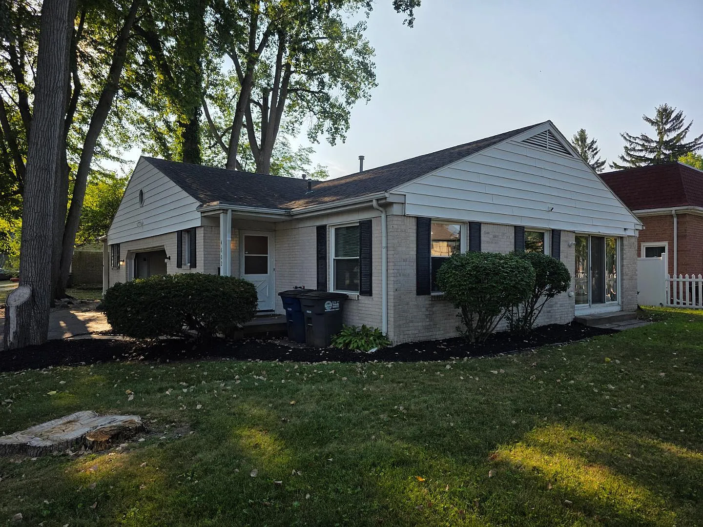 3 bed, 1.0 bath, 1027 sqft, $1,400 — Photo 2