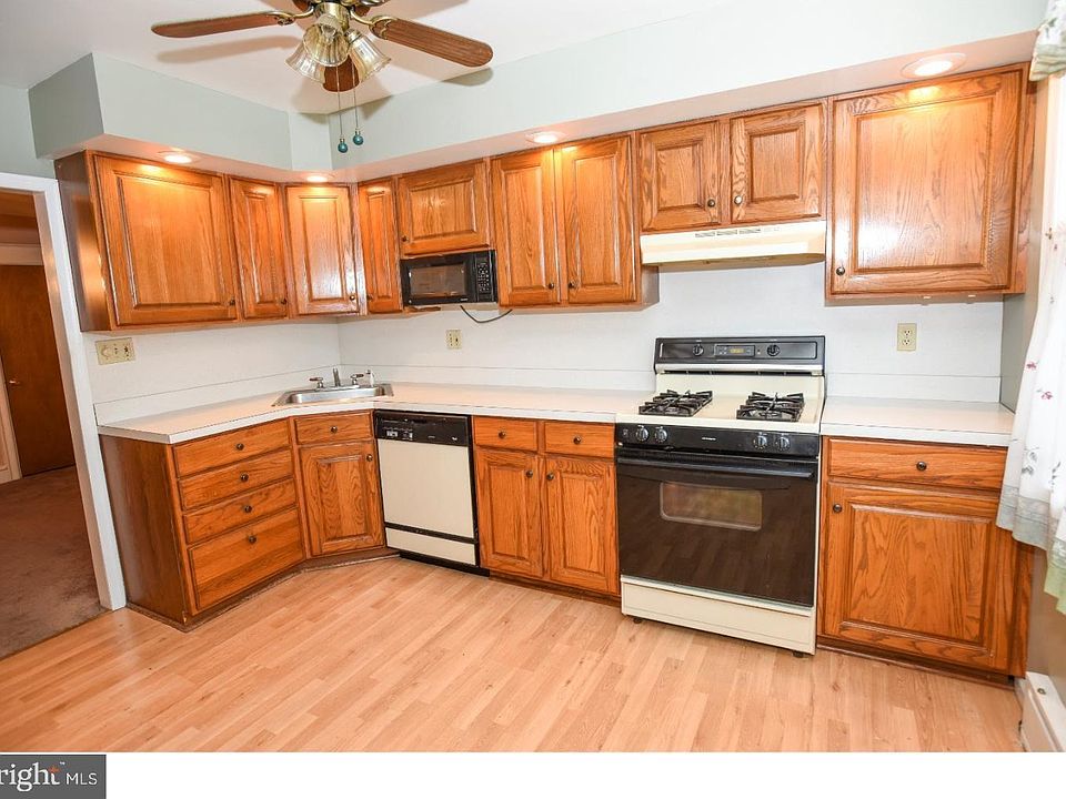 2nd image of 3351 Brighton St