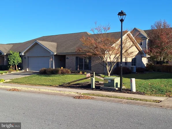1904 Powell Dr #190, Chambersburg, PA 17201