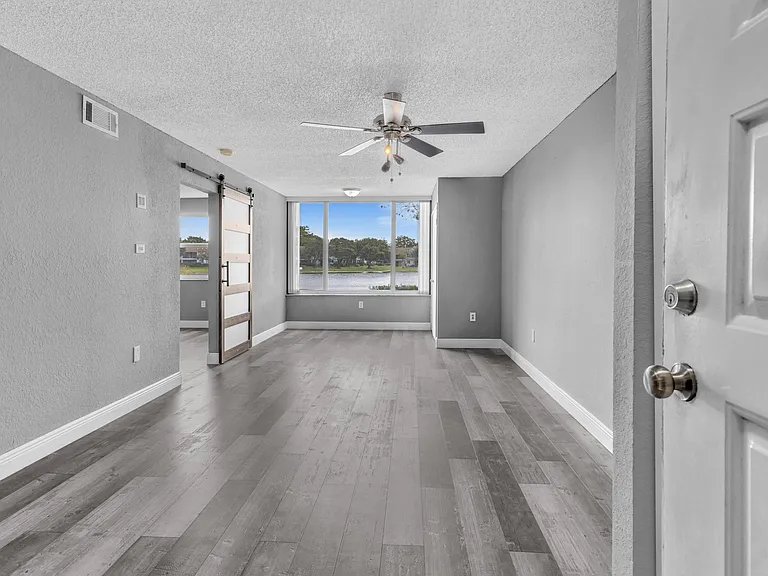 2820 Oakland Forest Dr #107 — Photo 14
