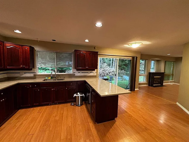 1605 Salal Cres — Photo 16