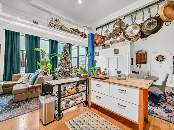 300 Communipaw Avenue image 14 of 34