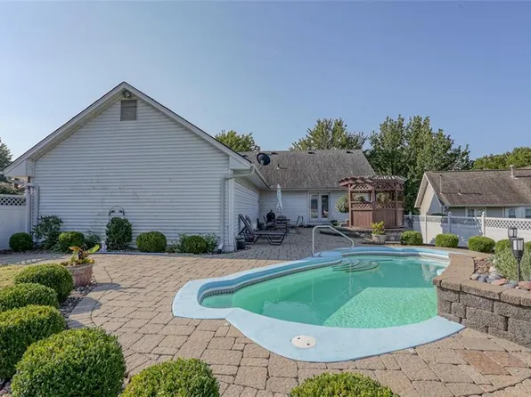 16520 E 27th Ter S, Independence, MO 64055