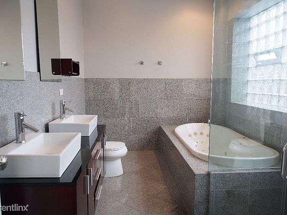 4th image of 3031 N Clybourn Ave #2