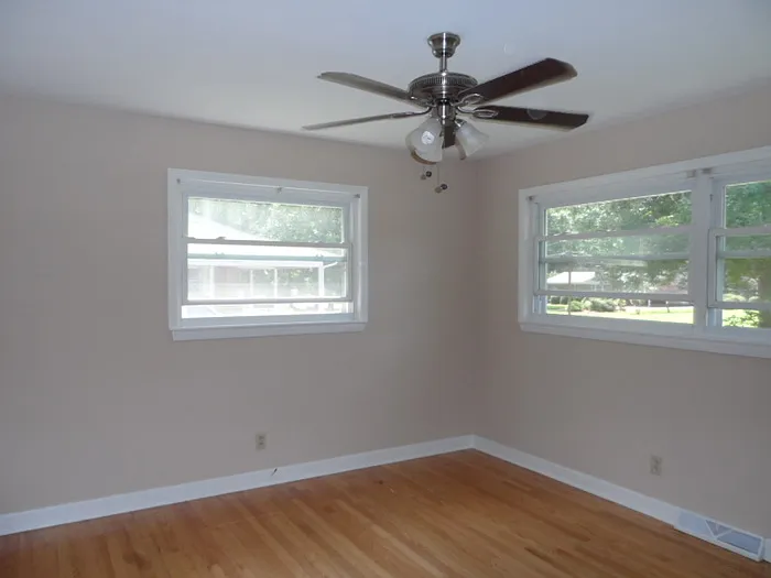 4712 Stafford Dr — Photo 4