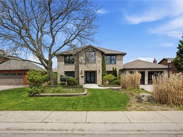 176 Albion Falls Blvd, Hamilton, ON L8W 1R6