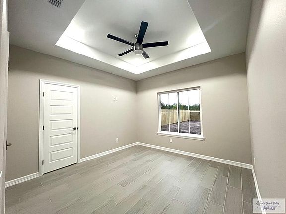 4th image of 6236 Queens Woods