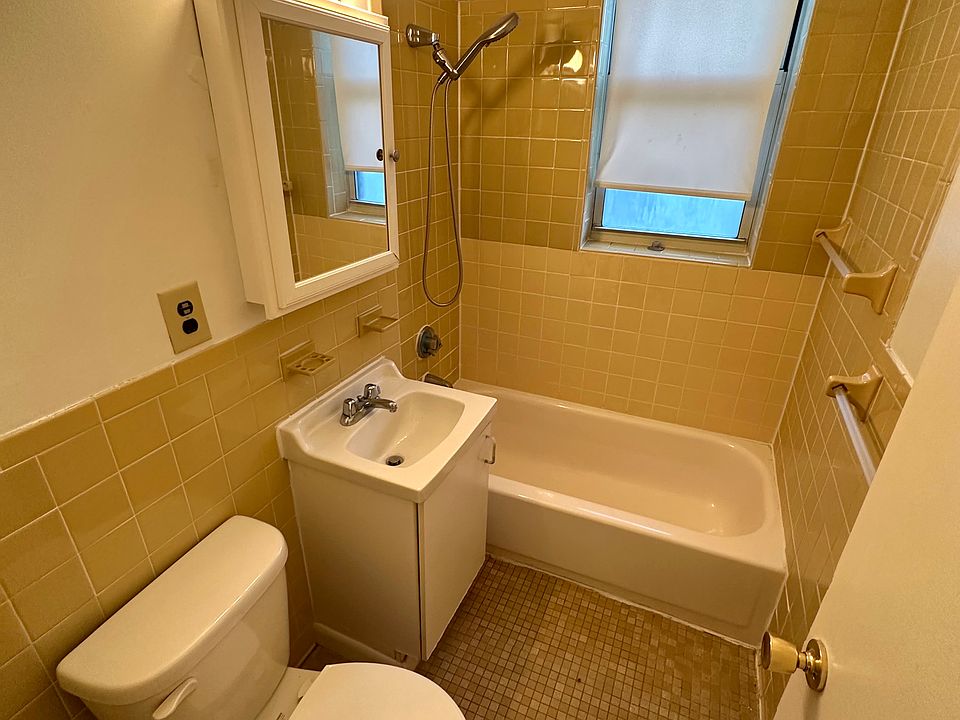 2nd image of 20 Colborne Rd APT 9