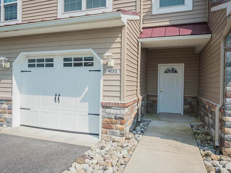 403 Parkview Ct — Photo 6