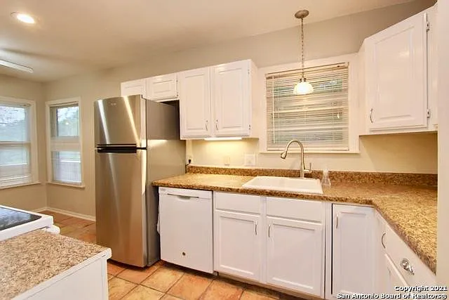 209 Lyman Dr — Photo 11