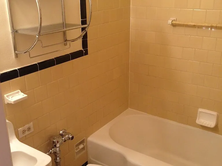 Goldsborough Apartments — Photo 12