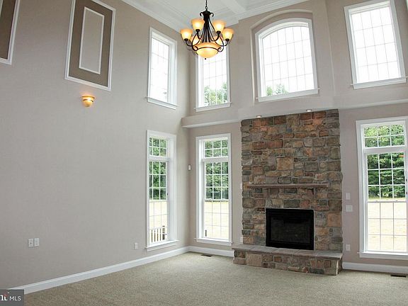 5th image of 2418 Edwards Ln