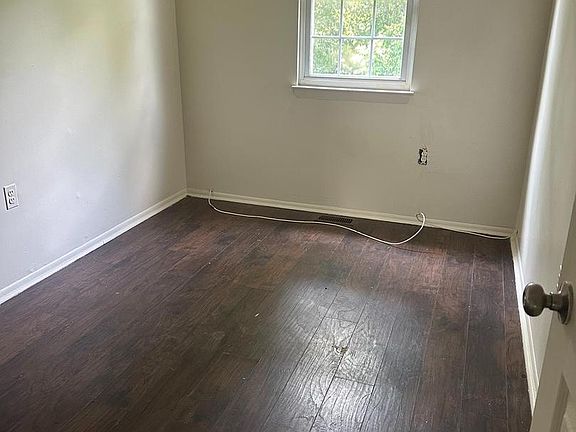 3rd image of 8253 Parham Ct
