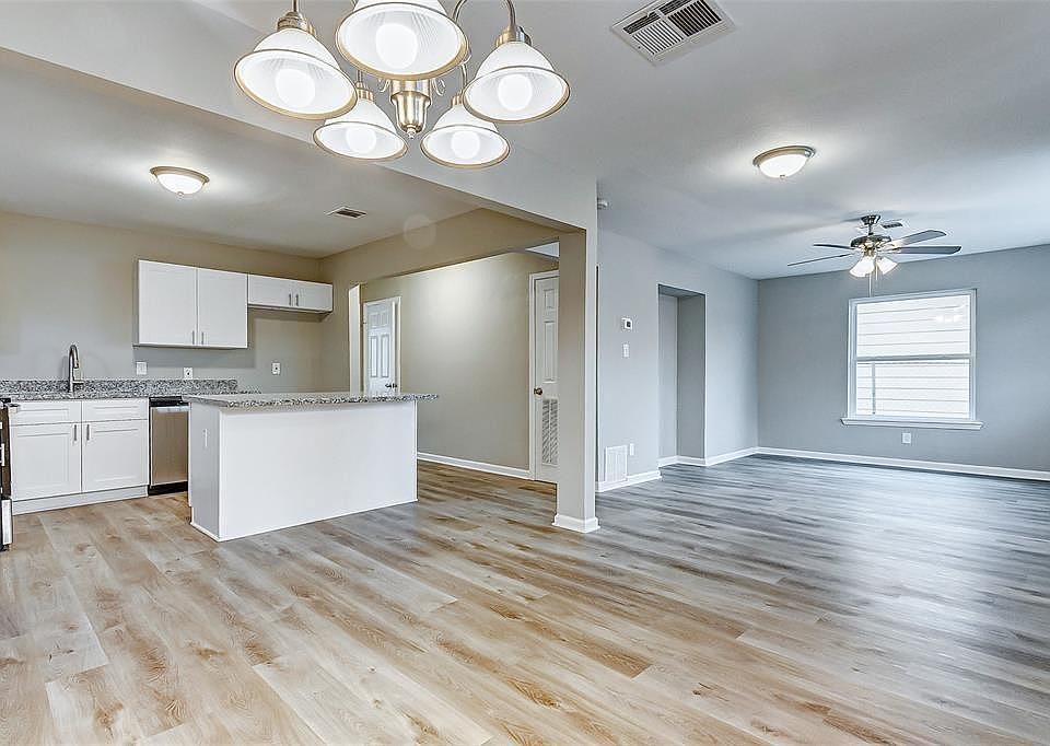 1st image of 567 Pecan Dr
