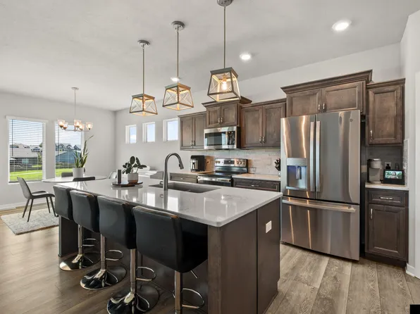 11301 Horizon Cir, Papillion, NE 68046