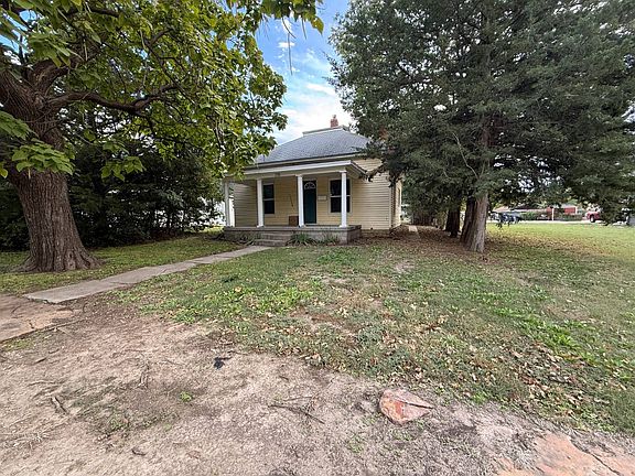 2nd image of 218 N Lincoln Ave