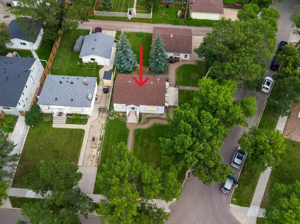 11603 Saint Albert Trl NW, Edmonton, AB T5M 3L6