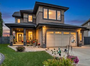 5709 McLuhan Bay NW, Edmonton, AB T6R 0P8