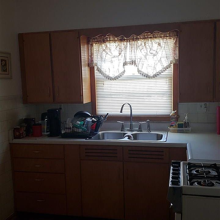 2nd image of 1825 W Horne Ave