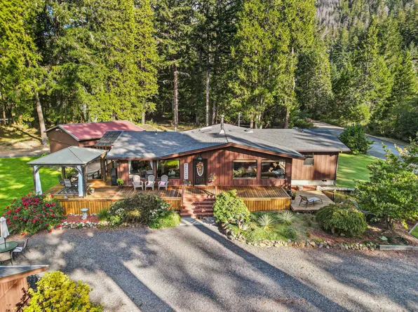 140 Lado Del Rio Dr, Gasquet, CA 95543