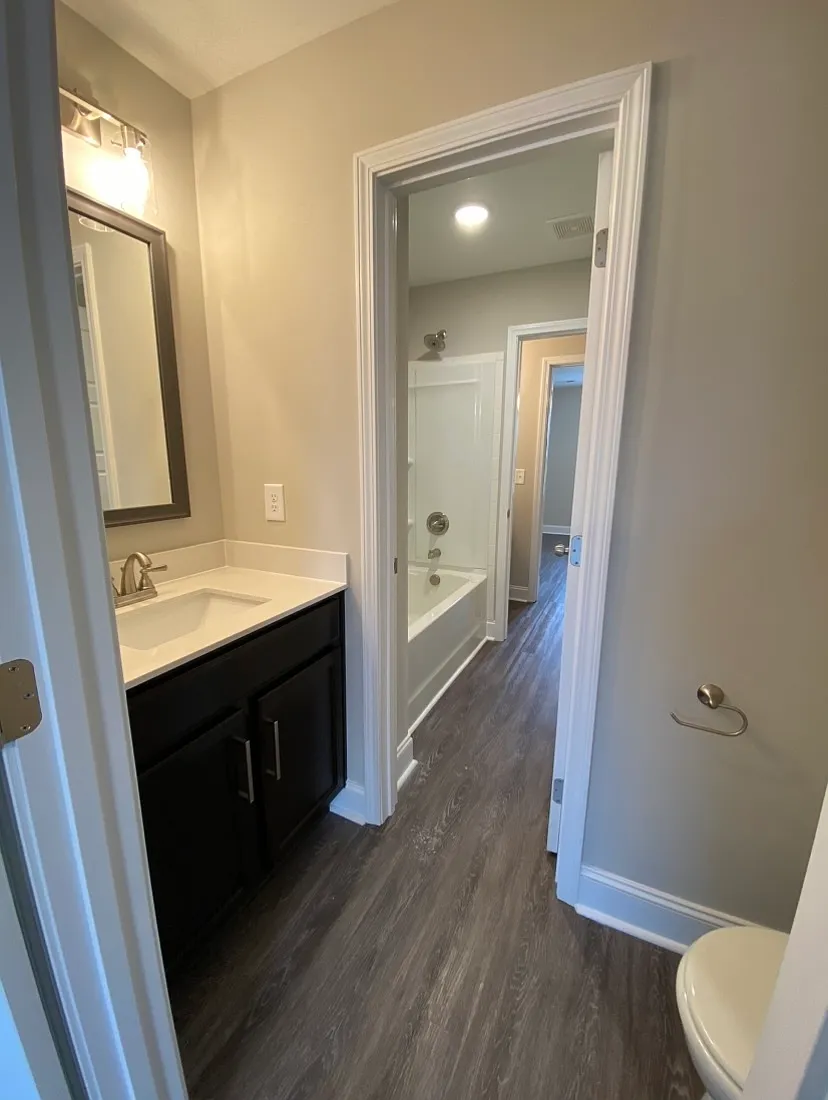 1032 Glenkirk Drive - C — Photo 3