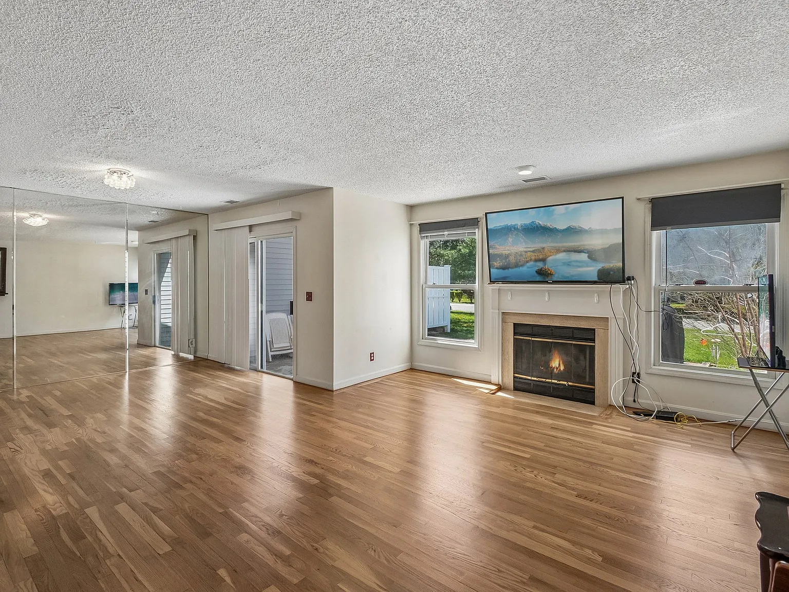 2 bed, 2.5 bath, 1555 sqft, $3,200 — Photo 3