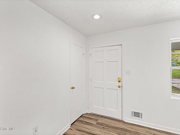 5th image of 333 Indian Trail