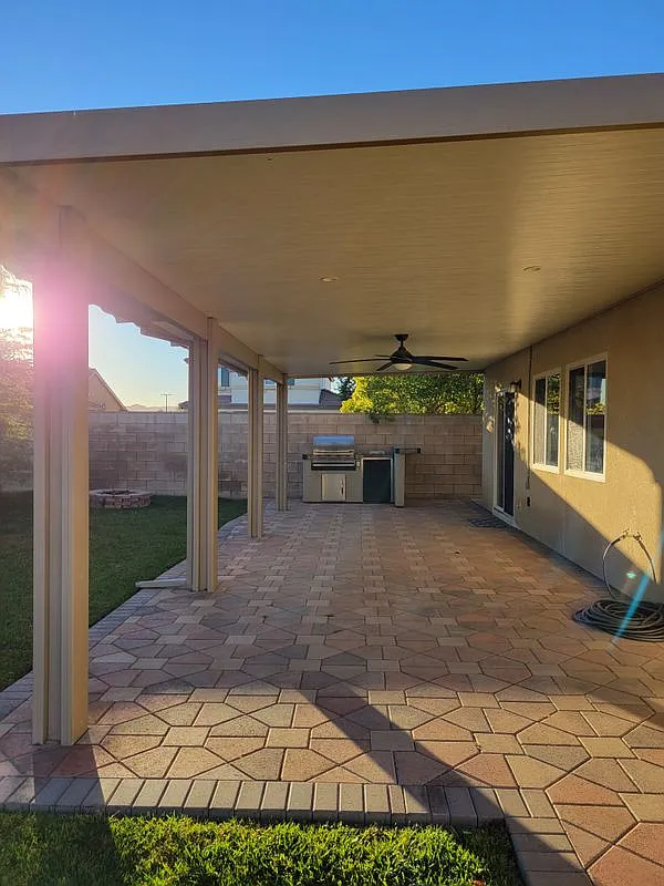 4 bed, 2.0 bath, 2022 sqft, $3,100 — Photo 3