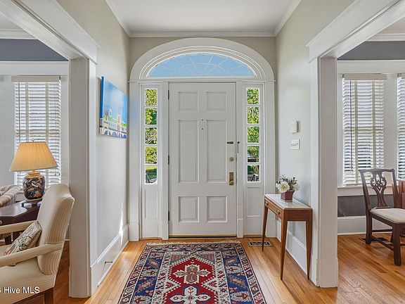 5th image of 611 Craven Street
