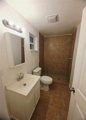 2681 Gladiolus St #C — Photo 8