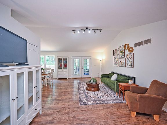 5th image of 2115 Canyon Ct