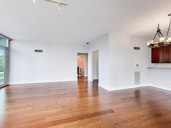 5th image of 1201 S Prairie Ave APT 401