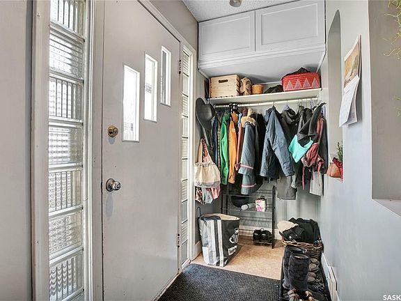 3rd image of 1504 Victoria Ave
