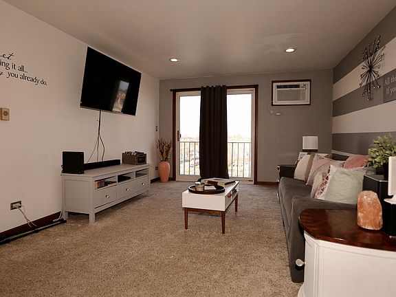 4th image of 2333 N Neva Ave APT 402C