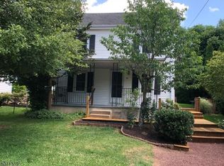 22 Mackenzie Rd, Hampton, NJ 08827