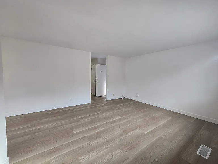 910 Academy Ave — Photo 3