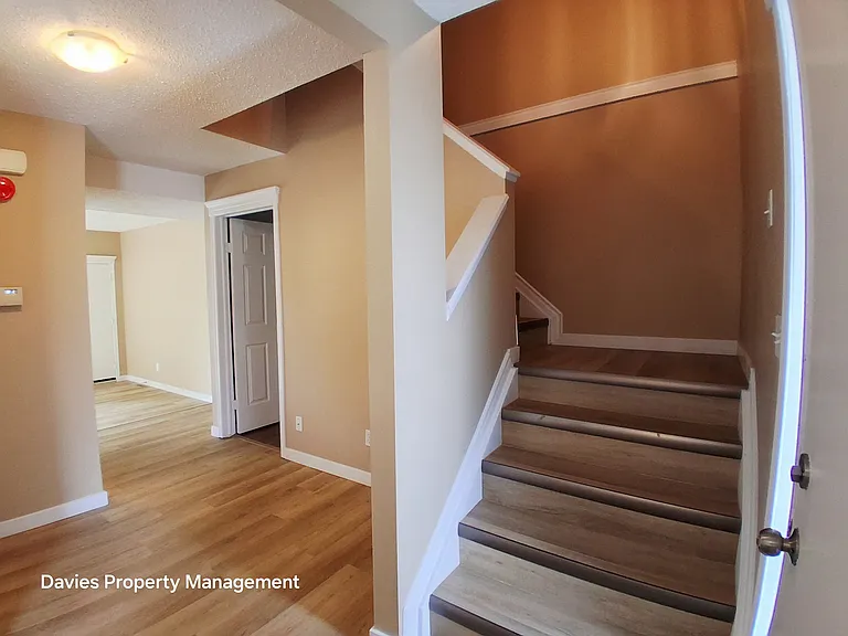636 Saddleback Rd NW — Photo 5