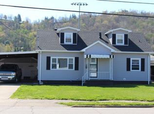 218 N 2nd Ave, Paden City, WV 26159