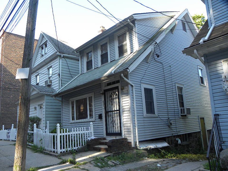 1st image of 631 Van Cortlandt Park Ave