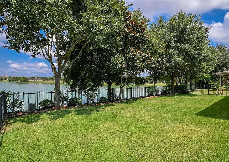 1st image of 10927 Brighton Gardens Dr