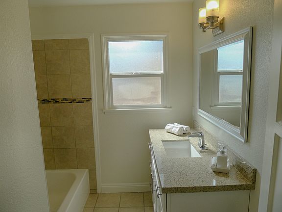 4th image of 17201 Hemmingway St