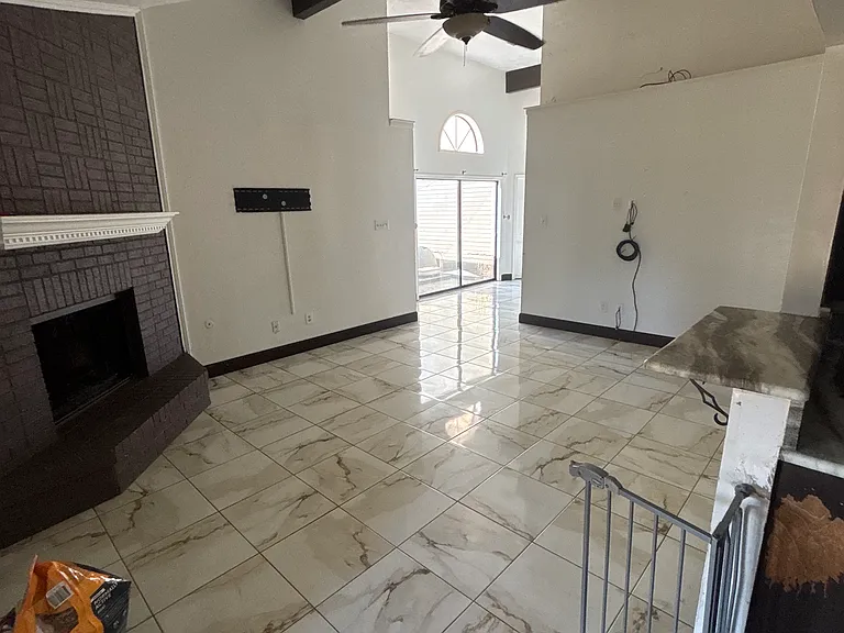 1220 Haley Pl — Photo 3