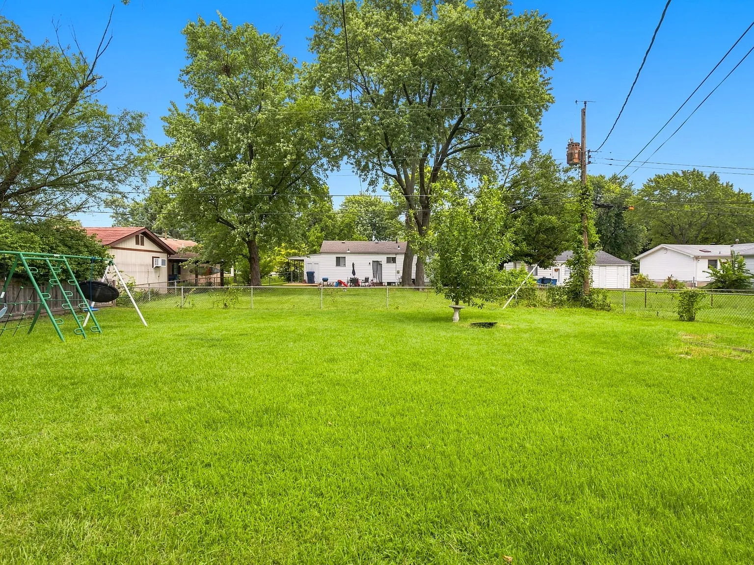 Charming 3 Bed, 1.5 Bath Home in Florissant, MO — Photo 3