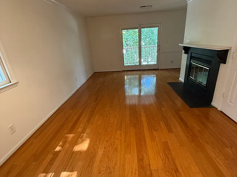 333 Circle Ave #E — Photo 9