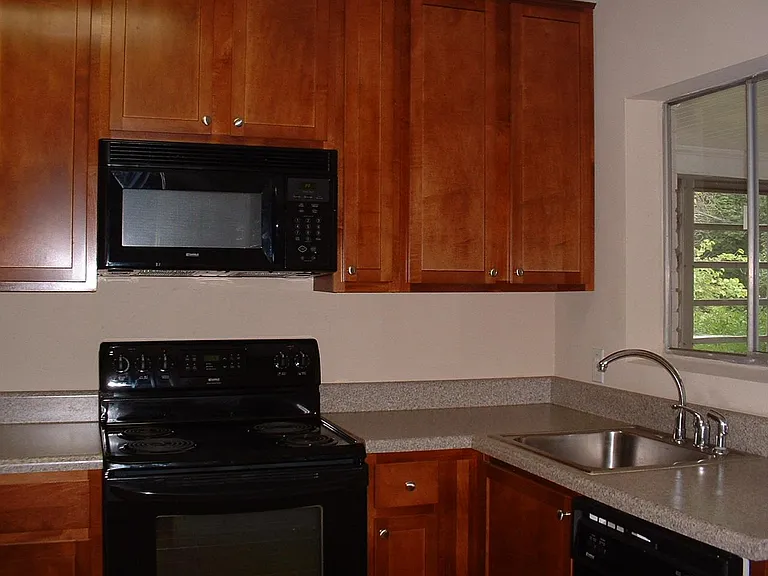 2318 Lyon St — Photo 5