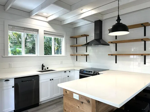 620 Hind Iuka Dr, Honolulu, HI 96821