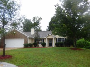 22 Lexington Dr, Grantville, GA 30220