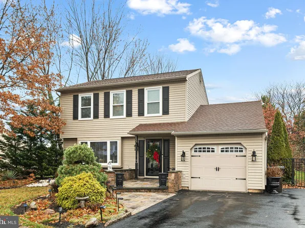 133 Station Dr, North Wales, PA 19454